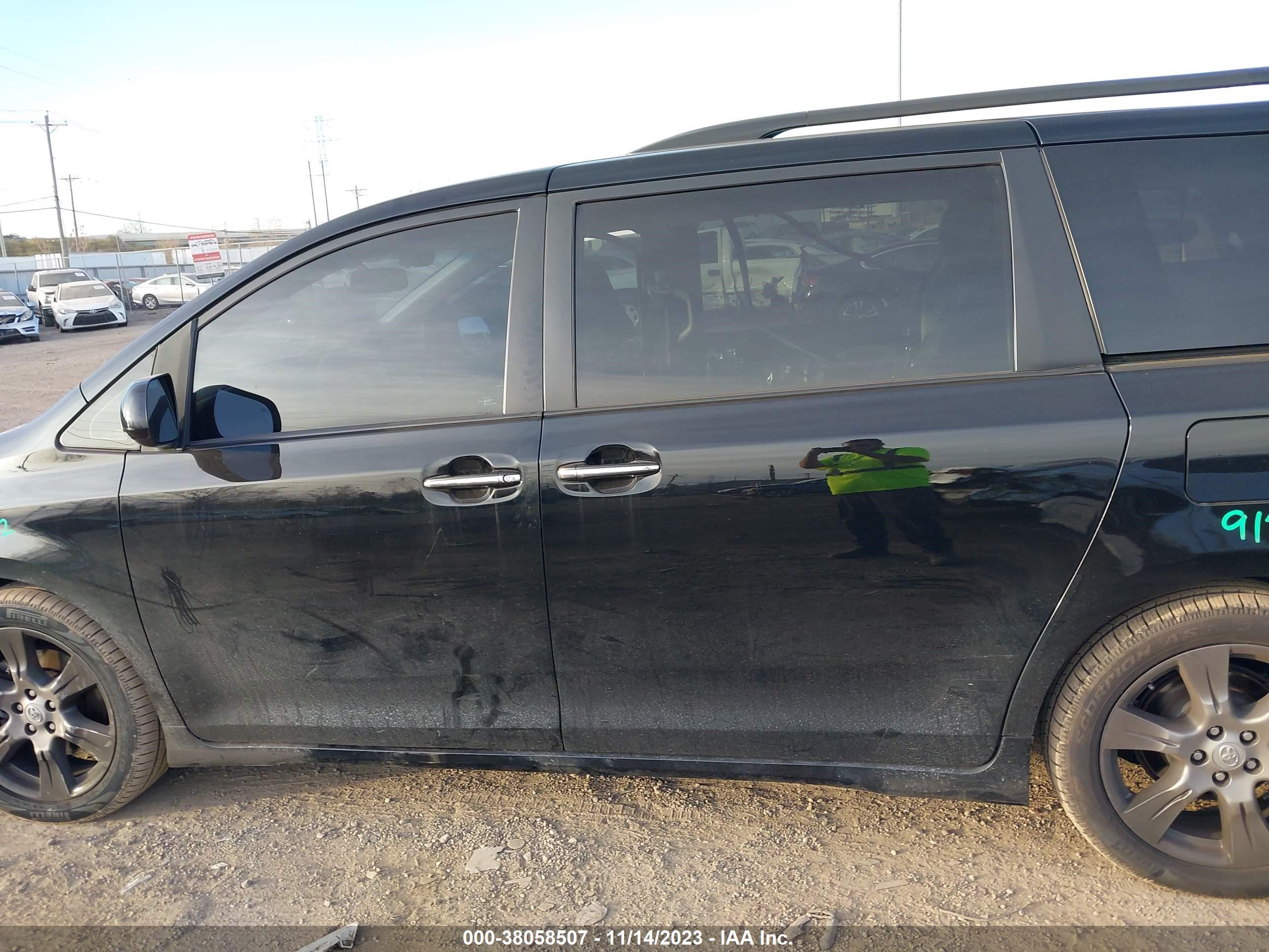 Photo 13 VIN: 5TDXZ3DCXHS829385 - TOYOTA SIENNA 