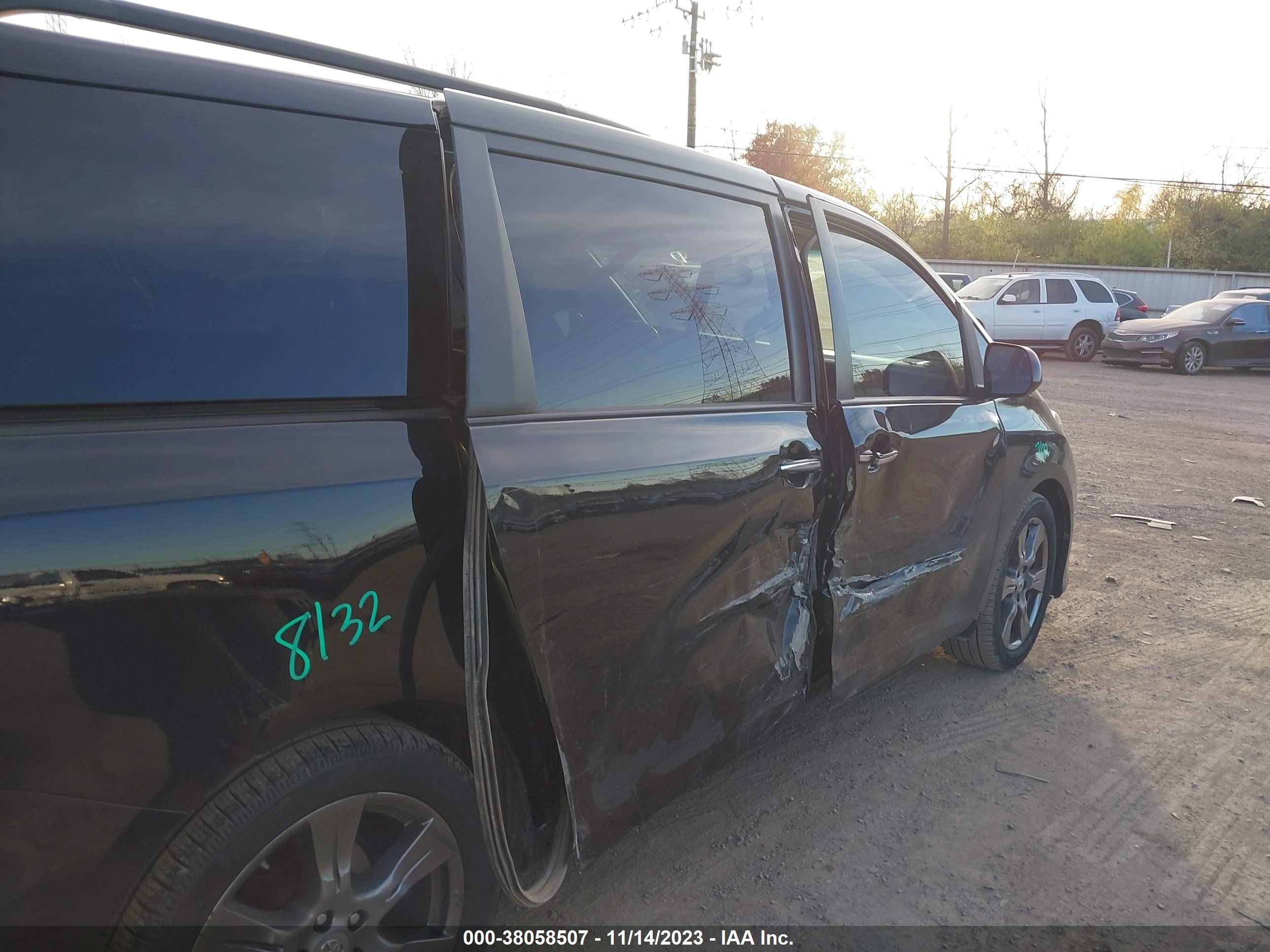 Photo 5 VIN: 5TDXZ3DCXHS829385 - TOYOTA SIENNA 