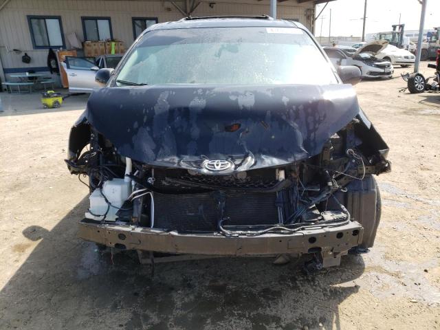 Photo 4 VIN: 5TDXZ3DCXHS856280 - TOYOTA SIENNA SE 