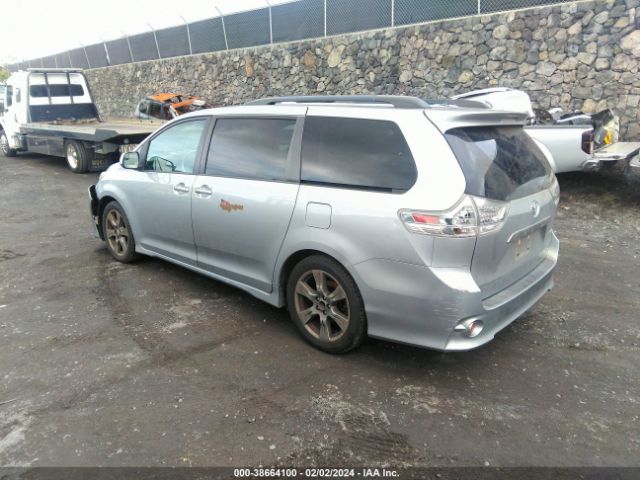 Photo 2 VIN: 5TDXZ3DCXHS859924 - TOYOTA SIENNA 