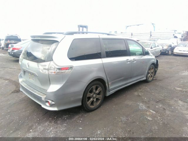 Photo 3 VIN: 5TDXZ3DCXHS859924 - TOYOTA SIENNA 