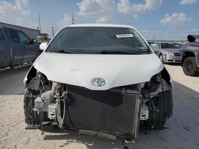 Photo 4 VIN: 5TDXZ3DCXHS863004 - TOYOTA SIENNA SE 