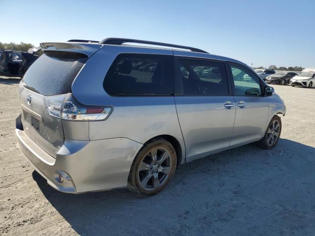 Photo 2 VIN: 5TDXZ3DCXHS878294 - TOYOTA SIENNA SE 