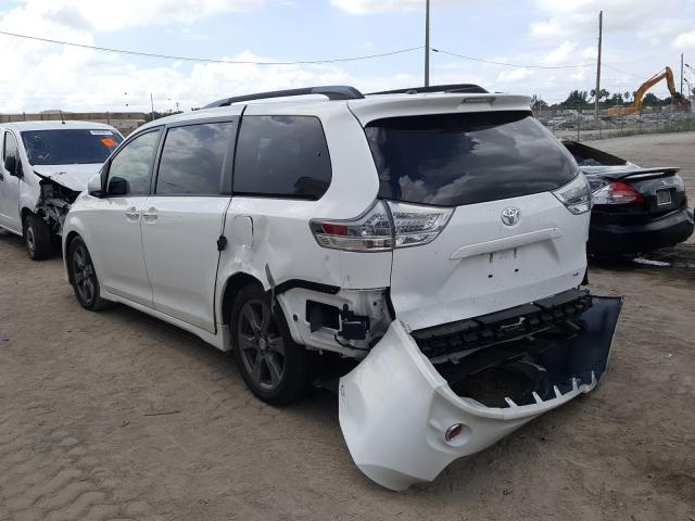 Photo 2 VIN: 5TDXZ3DCXHS888825 - TOYOTA SIENNA SE 