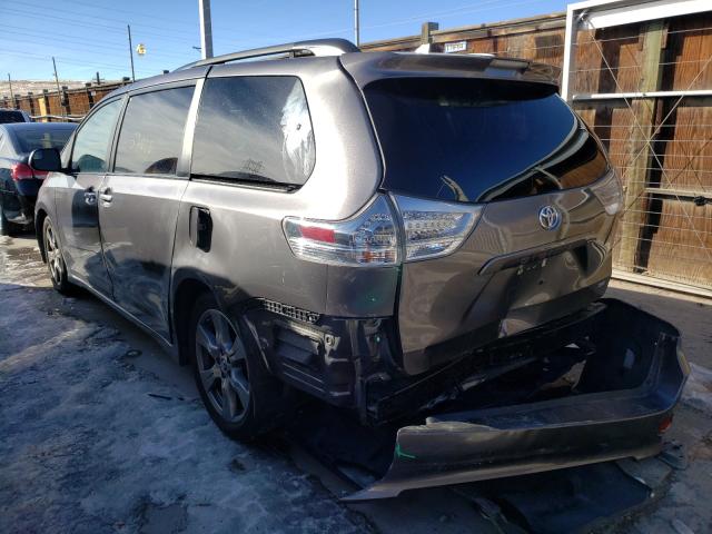 Photo 2 VIN: 5TDXZ3DCXJS942064 - TOYOTA SIENNA SE 