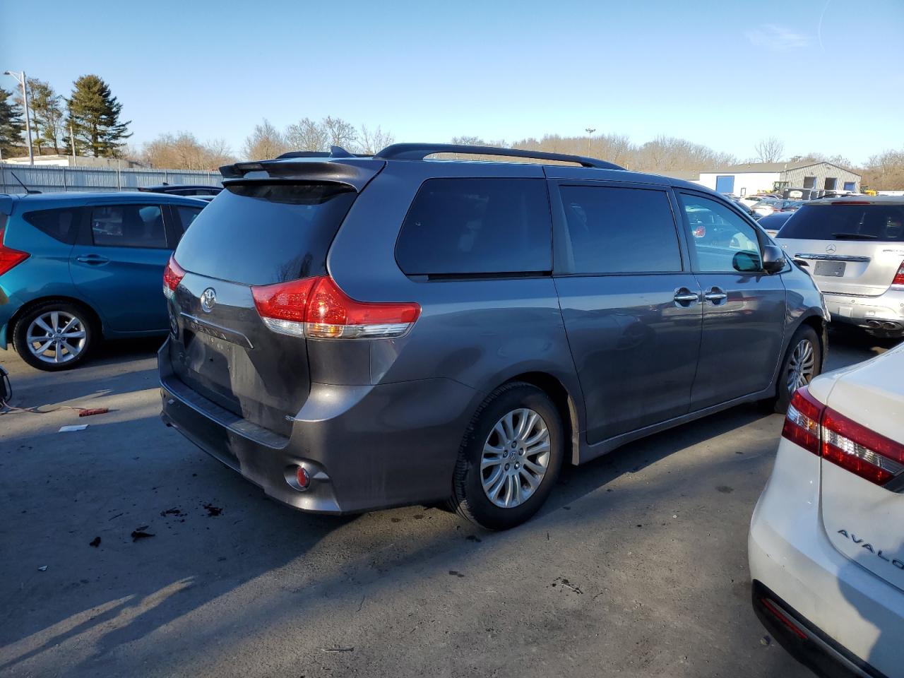 Photo 3 VIN: 5TDXZ3DCXKS973882 - TOYOTA SIENNA 