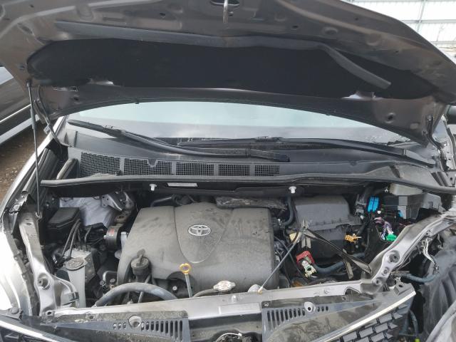 Photo 6 VIN: 5TDXZ3DCXKS974529 - TOYOTA SIENNA SE 