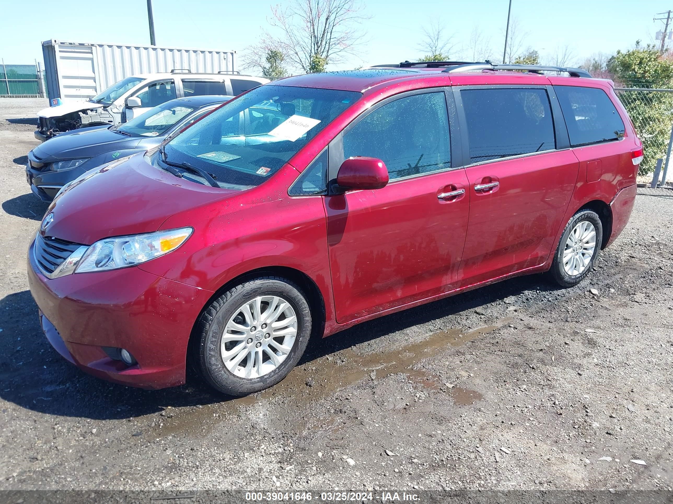 Photo 1 VIN: 5TDYK3DC0BS047998 - TOYOTA SIENNA 