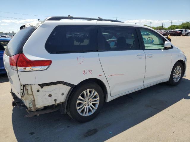 Photo 2 VIN: 5TDYK3DC0BS051372 - TOYOTA SIENNA XLE 