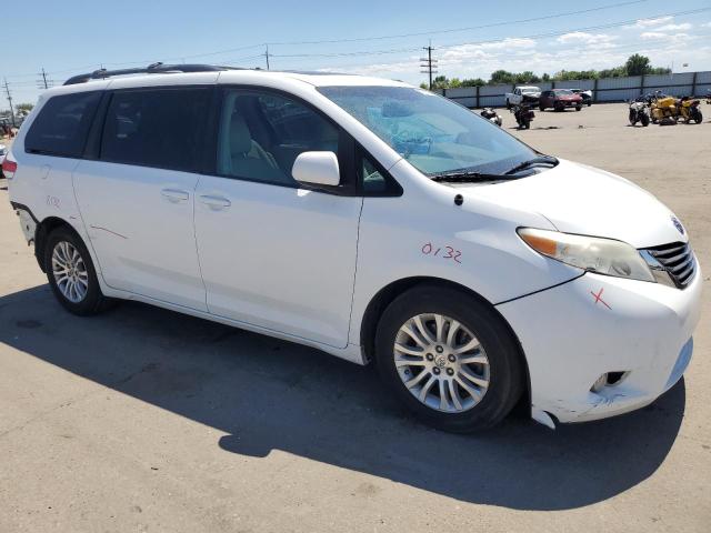 Photo 3 VIN: 5TDYK3DC0BS051372 - TOYOTA SIENNA XLE 