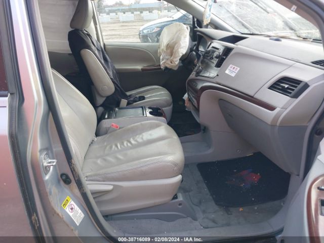 Photo 4 VIN: 5TDYK3DC0BS073596 - TOYOTA SIENNA 