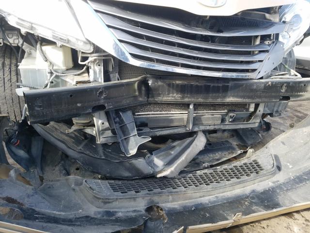 Photo 8 VIN: 5TDYK3DC0BS080144 - TOYOTA SIENNA XLE 