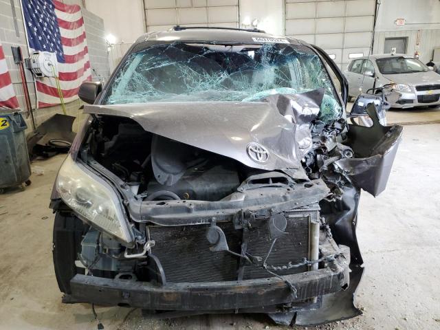 Photo 4 VIN: 5TDYK3DC0BS084159 - TOYOTA SIENNA XLE 