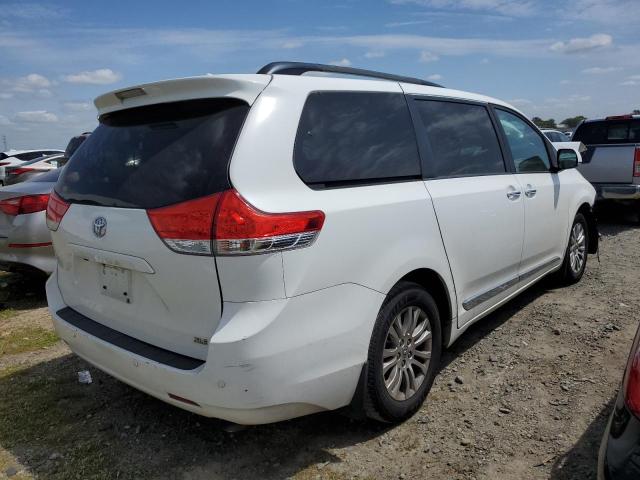 Photo 2 VIN: 5TDYK3DC0BS098711 - TOYOTA SIENNA XLE 