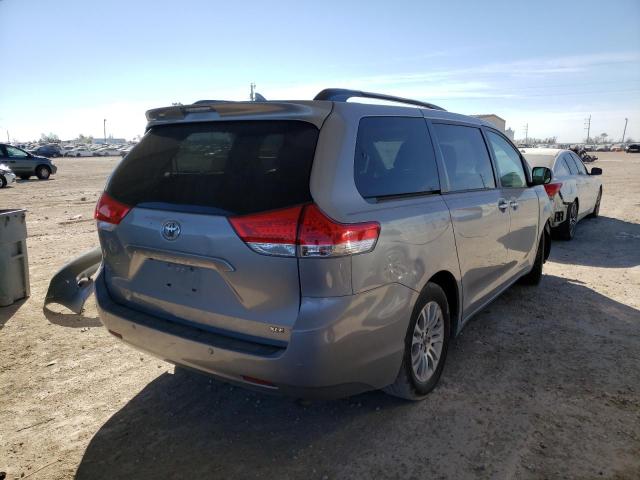 Photo 3 VIN: 5TDYK3DC0BS145316 - TOYOTA SIENNA XLE 