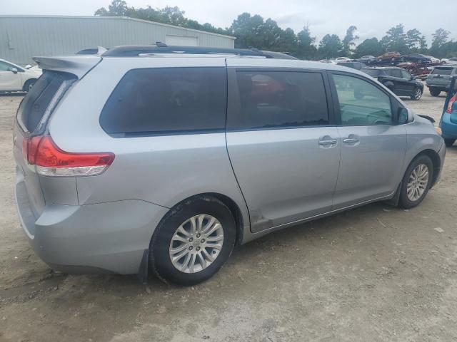 Photo 2 VIN: 5TDYK3DC0BS146918 - TOYOTA SIENNA XLE 