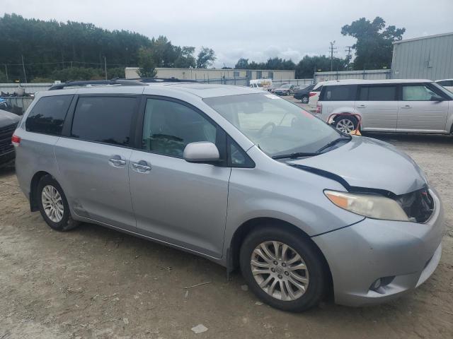 Photo 3 VIN: 5TDYK3DC0BS146918 - TOYOTA SIENNA XLE 