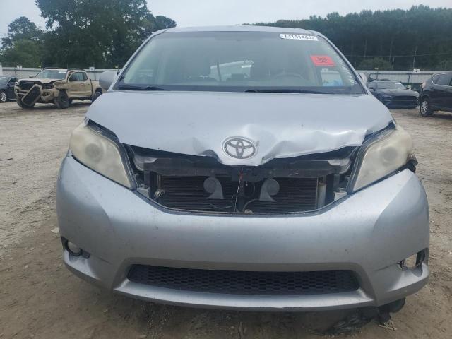 Photo 4 VIN: 5TDYK3DC0BS146918 - TOYOTA SIENNA XLE 