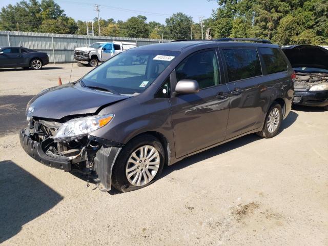 Photo 0 VIN: 5TDYK3DC0BS162858 - TOYOTA SIENNA XLE 