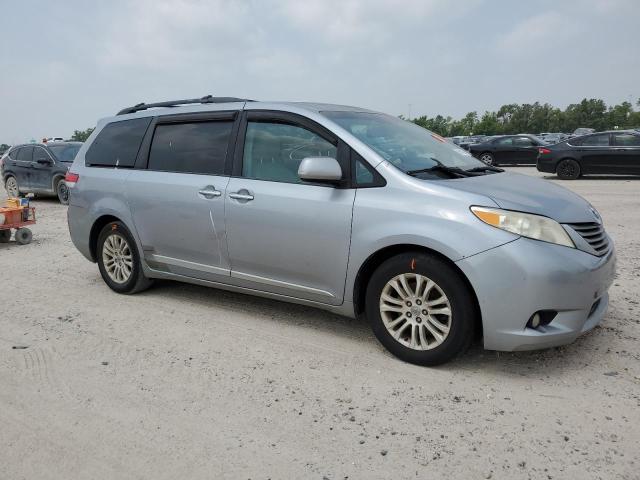 Photo 3 VIN: 5TDYK3DC0CS176373 - TOYOTA SIENNA XLE 