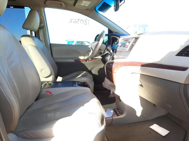 Photo 4 VIN: 5TDYK3DC0CS179614 - TOYOTA SIENNA XLE 