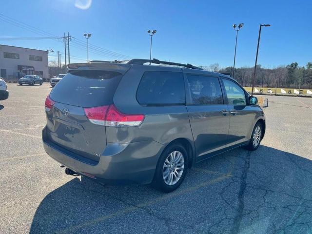 Photo 3 VIN: 5TDYK3DC0CS181640 - TOYOTA SIENNA XLE 