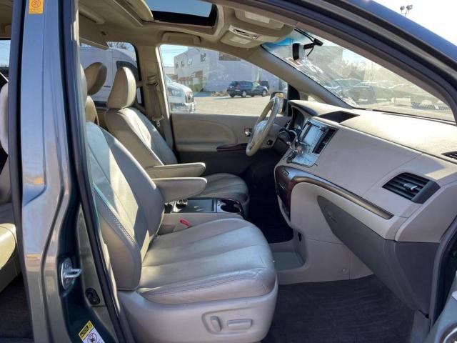 Photo 4 VIN: 5TDYK3DC0CS181640 - TOYOTA SIENNA XLE 