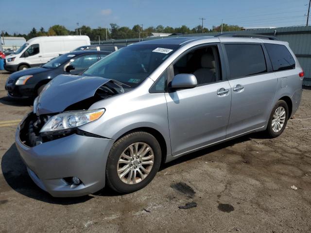 Photo 0 VIN: 5TDYK3DC0CS198115 - TOYOTA SIENNA XLE 