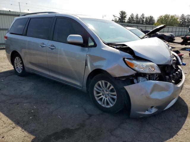 Photo 3 VIN: 5TDYK3DC0CS198115 - TOYOTA SIENNA XLE 