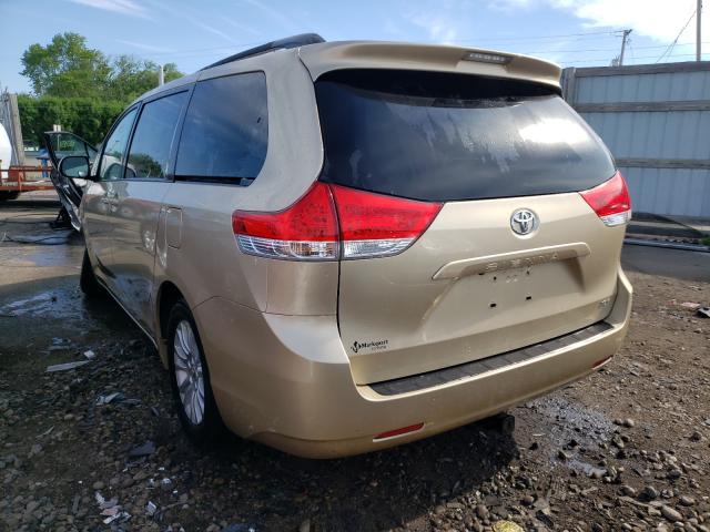 Photo 2 VIN: 5TDYK3DC0CS201501 - TOYOTA SIENNA XLE 