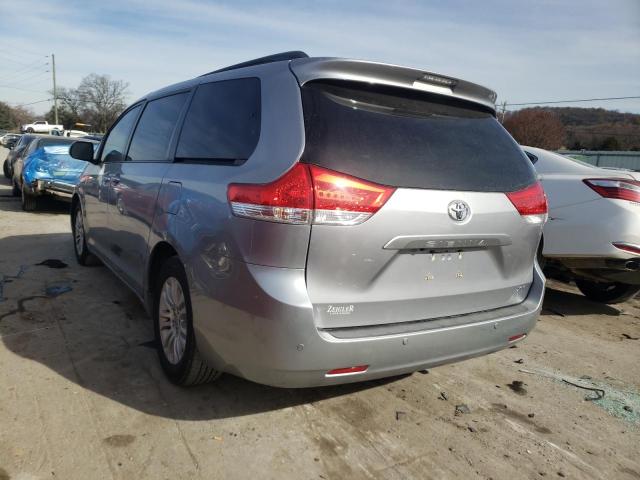 Photo 2 VIN: 5TDYK3DC0CS209856 - TOYOTA SIENNA XLE 