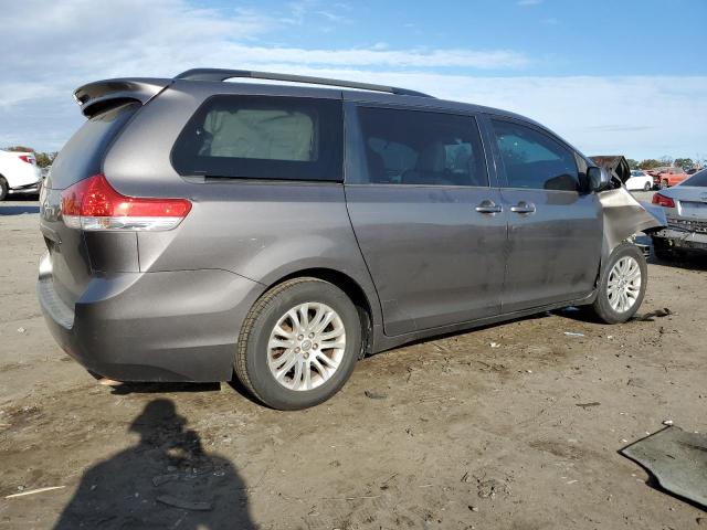 Photo 2 VIN: 5TDYK3DC0CS223093 - TOYOTA SIENNA XLE 