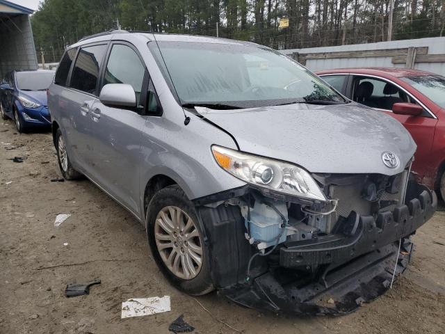 Photo 3 VIN: 5TDYK3DC0CS245952 - TOYOTA SIENNA XLE 