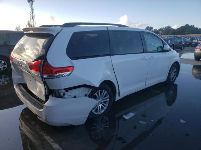 Photo 2 VIN: 5TDYK3DC0CS251119 - TOYOTA SIENNA XLE 