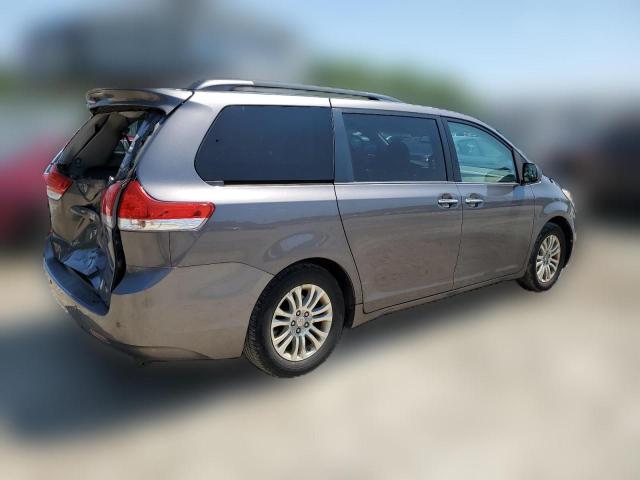 Photo 2 VIN: 5TDYK3DC0CS258118 - TOYOTA SIENNA XLE 