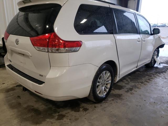 Photo 3 VIN: 5TDYK3DC0CS268261 - TOYOTA SIENNA XLE 