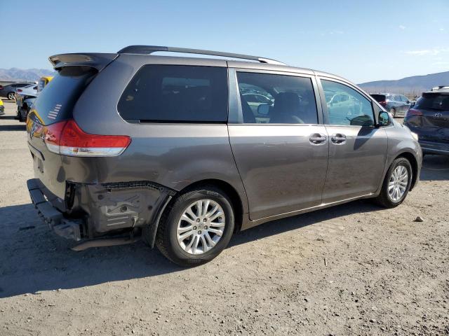 Photo 2 VIN: 5TDYK3DC0DS295705 - TOYOTA SIENNA XLE 