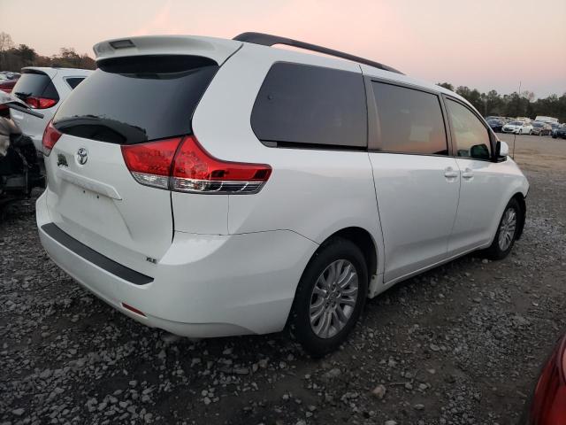 Photo 2 VIN: 5TDYK3DC0DS313636 - TOYOTA SIENNA XLE 