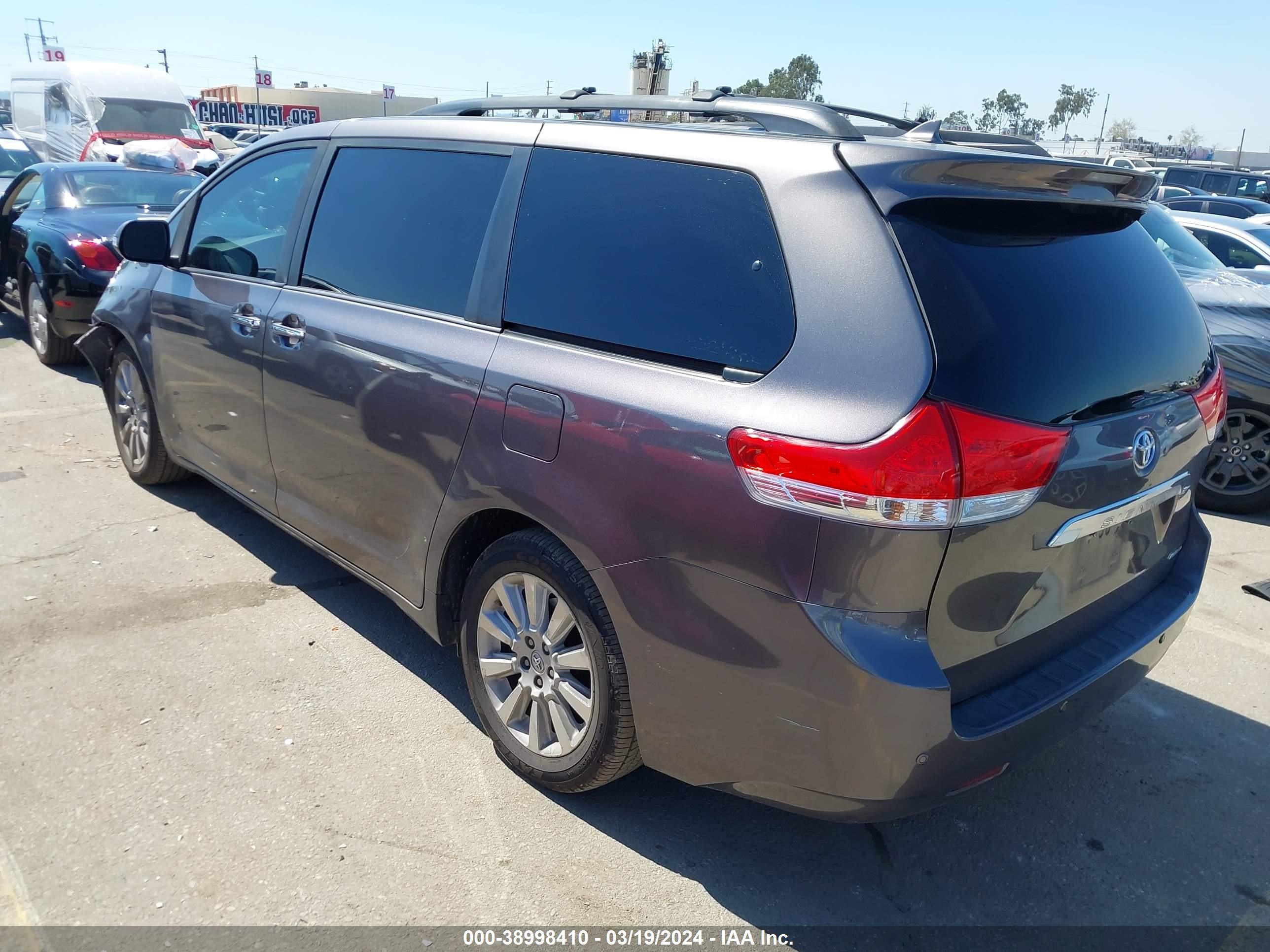 Photo 2 VIN: 5TDYK3DC0DS334311 - TOYOTA SIENNA 