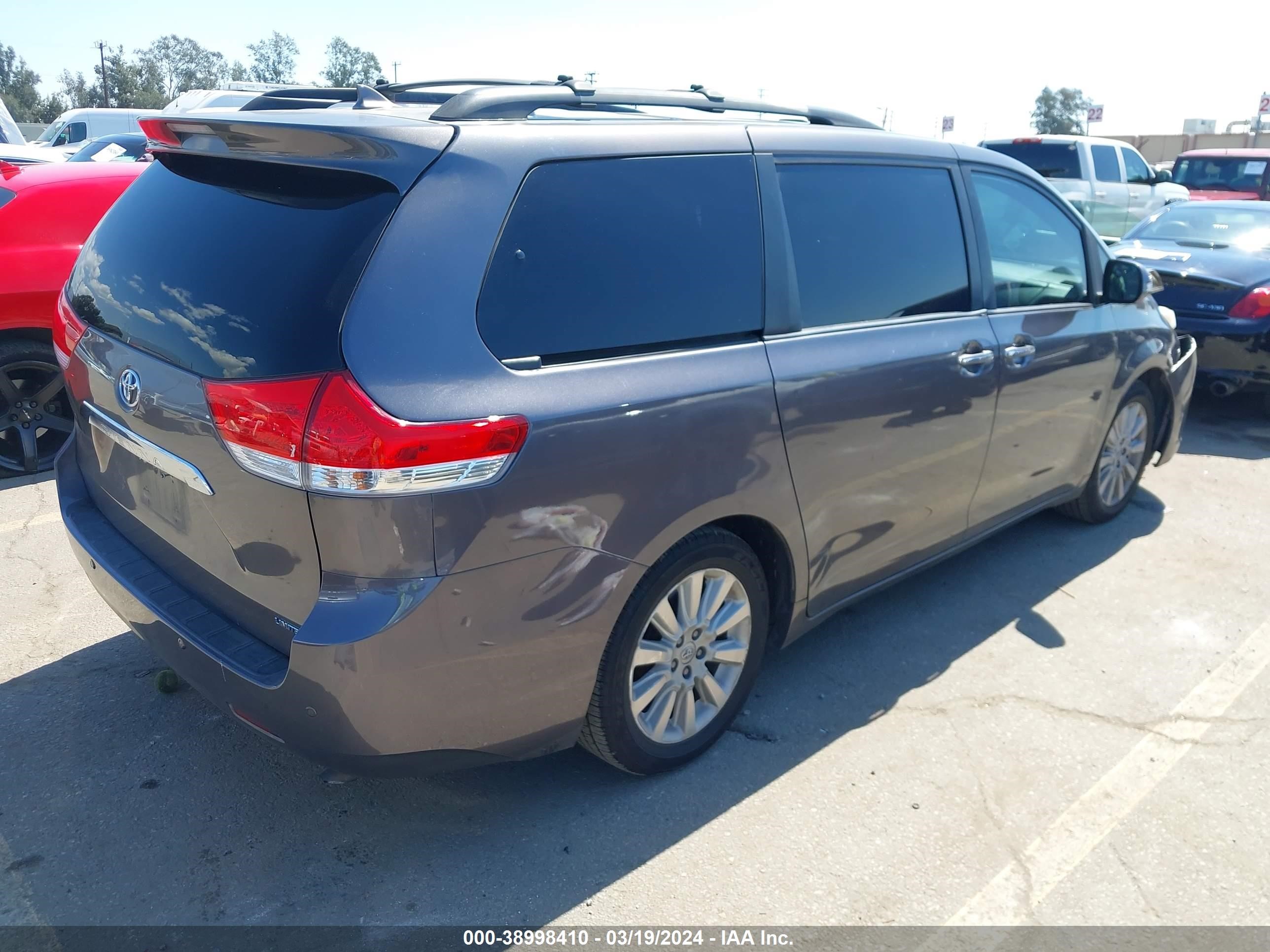 Photo 3 VIN: 5TDYK3DC0DS334311 - TOYOTA SIENNA 