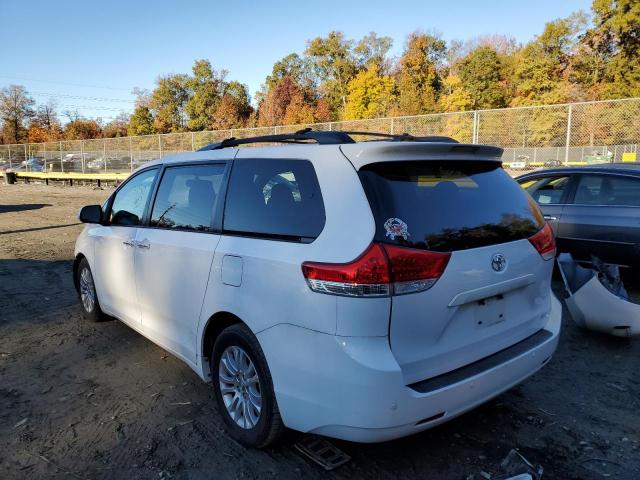 Photo 2 VIN: 5TDYK3DC0DS340593 - TOYOTA SIENNA XLE 