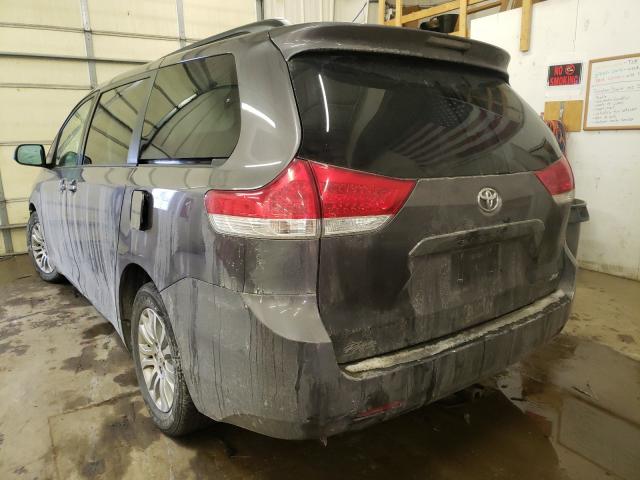 Photo 2 VIN: 5TDYK3DC0DS351402 - TOYOTA SIENNA XLE 