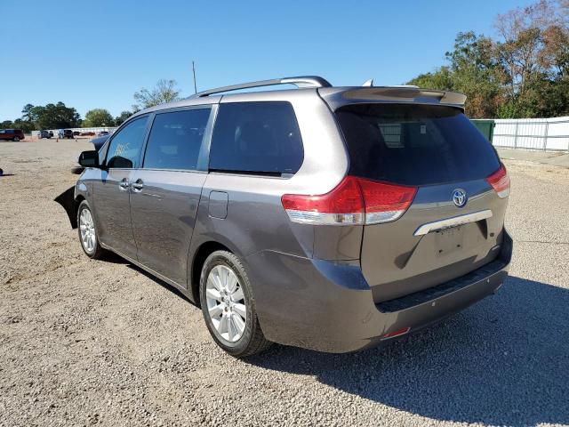 Photo 2 VIN: 5TDYK3DC0DS369642 - TOYOTA SIENNA XLE 