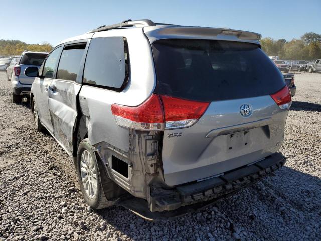 Photo 2 VIN: 5TDYK3DC0DS401585 - TOYOTA SIENNA XLE 