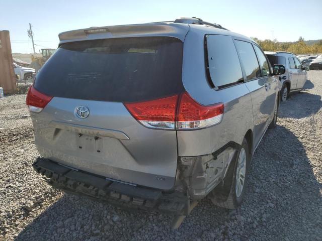 Photo 3 VIN: 5TDYK3DC0DS401585 - TOYOTA SIENNA XLE 