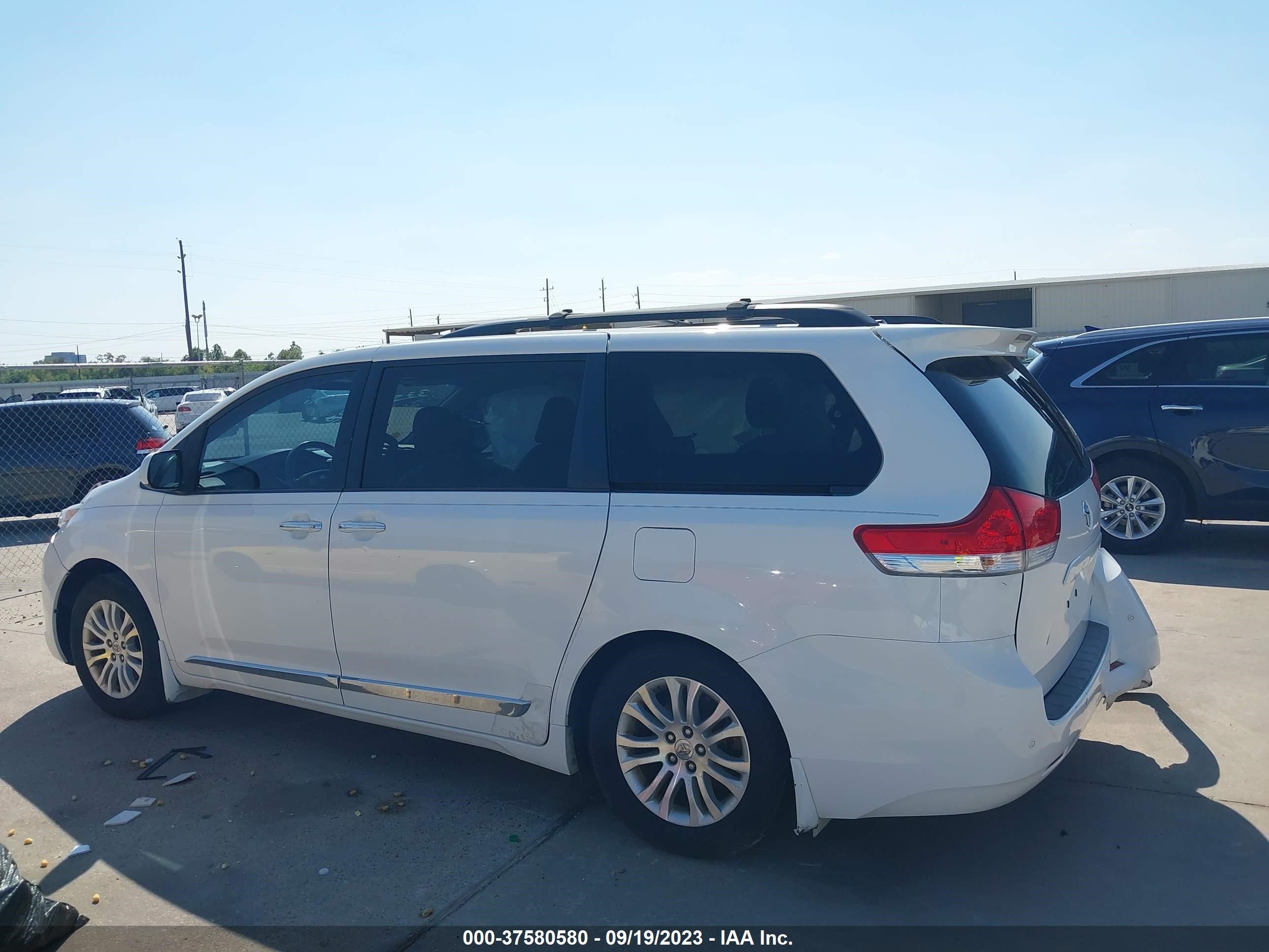 Photo 13 VIN: 5TDYK3DC0DS401831 - TOYOTA SIENNA 