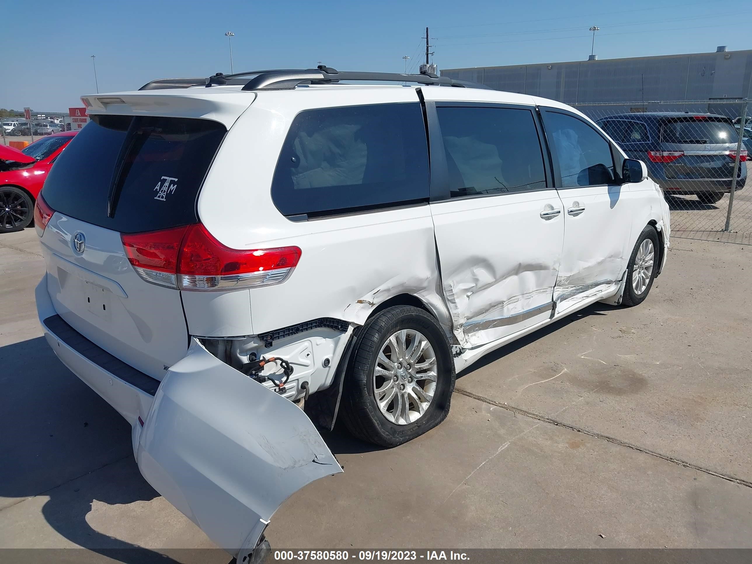 Photo 3 VIN: 5TDYK3DC0DS401831 - TOYOTA SIENNA 