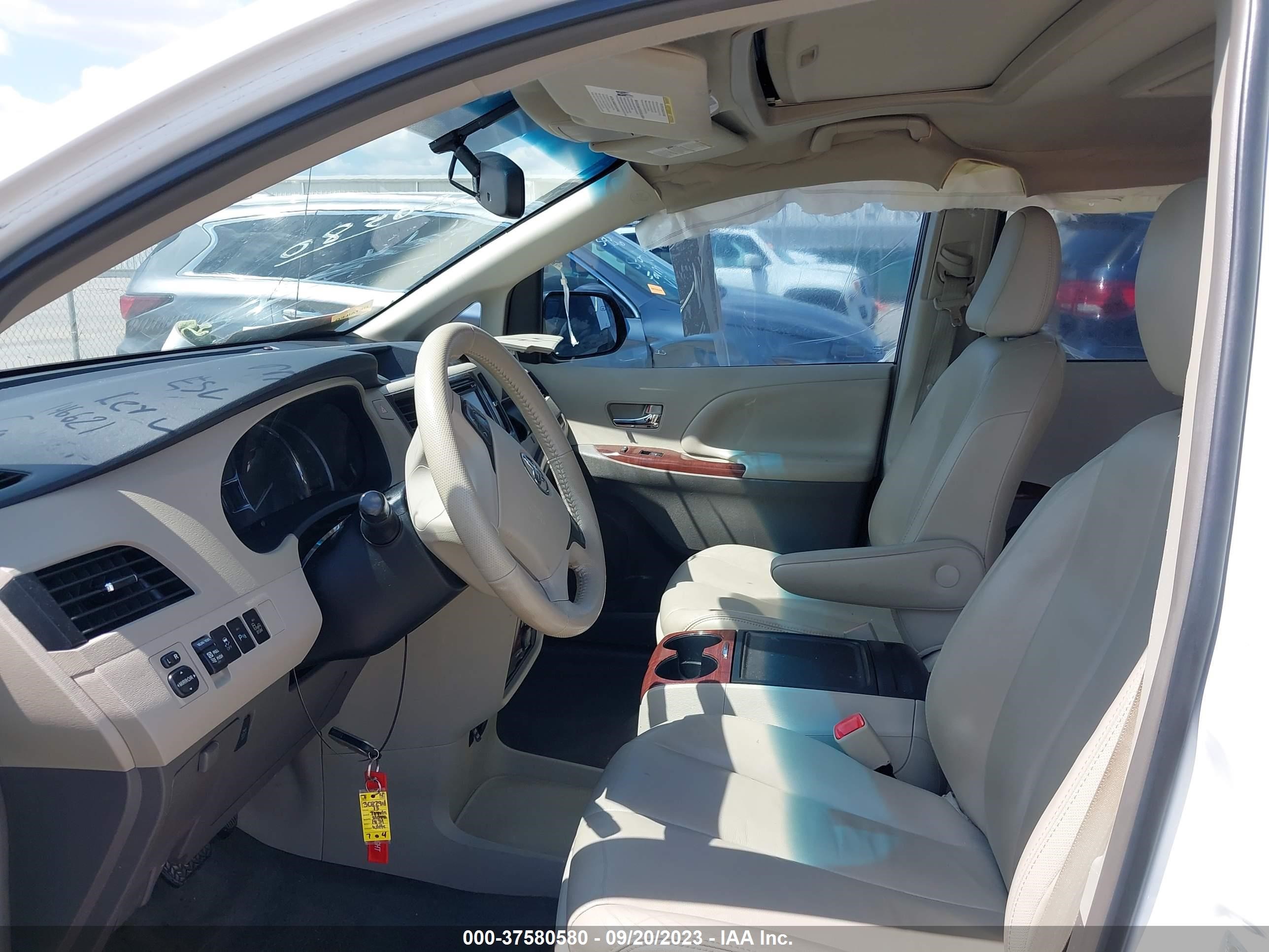 Photo 4 VIN: 5TDYK3DC0DS401831 - TOYOTA SIENNA 