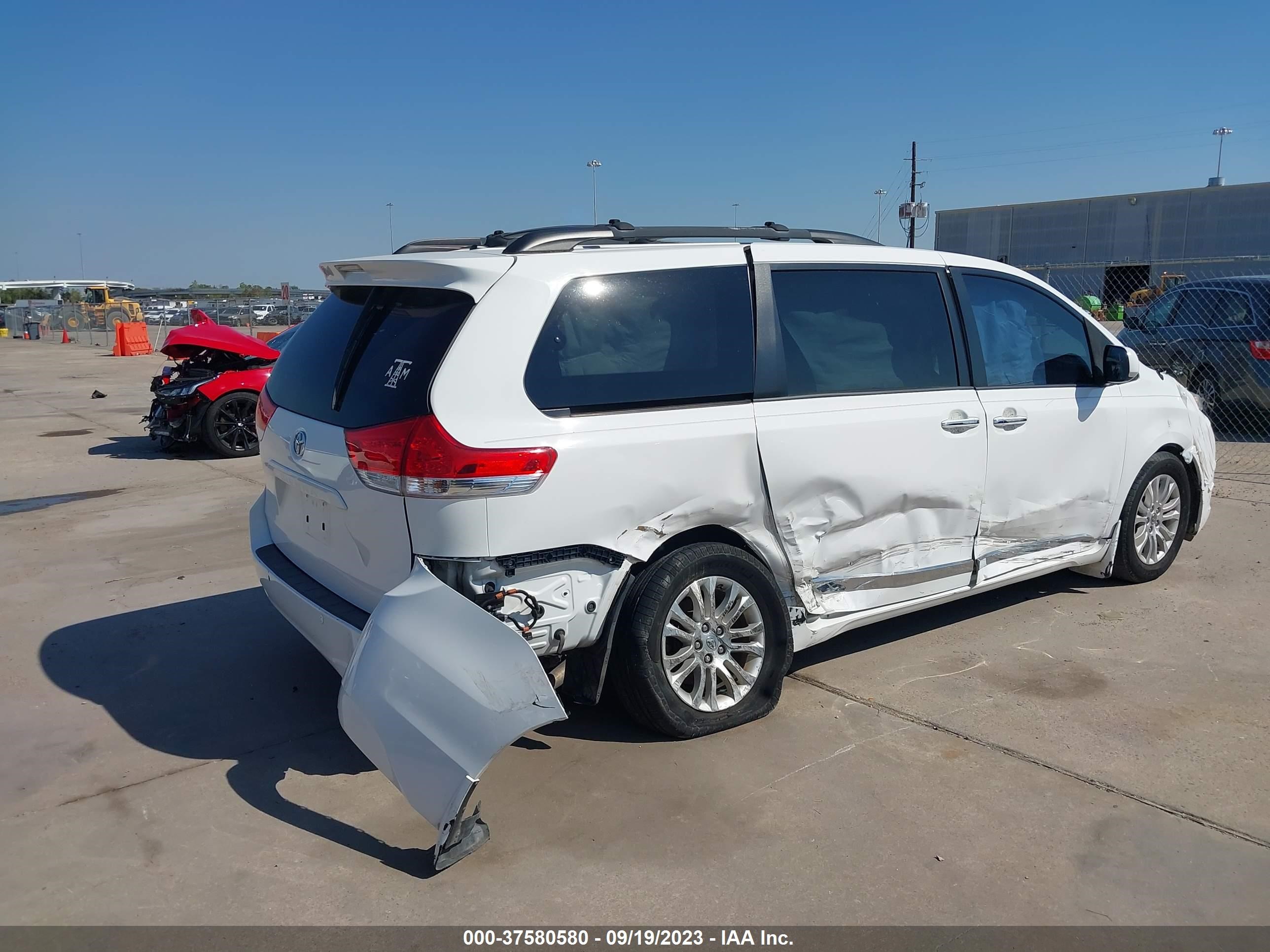 Photo 5 VIN: 5TDYK3DC0DS401831 - TOYOTA SIENNA 