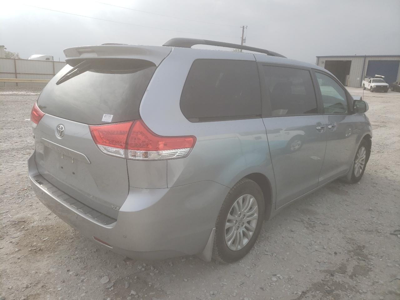 Photo 2 VIN: 5TDYK3DC0ES428061 - TOYOTA SIENNA 